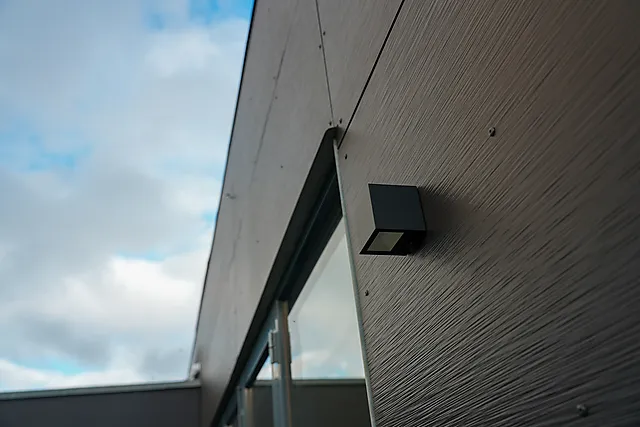 Fasade Hardie Architectural Panel brushed concrete svart