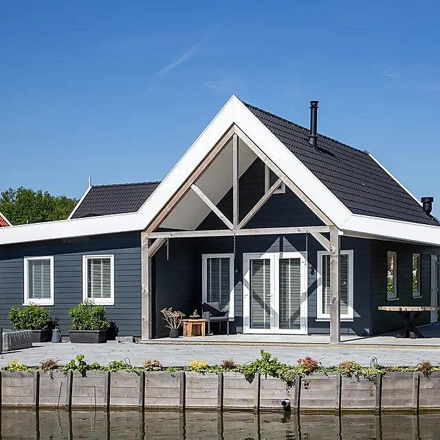Fasade Hardie Plank antrasittgrå trestruktur