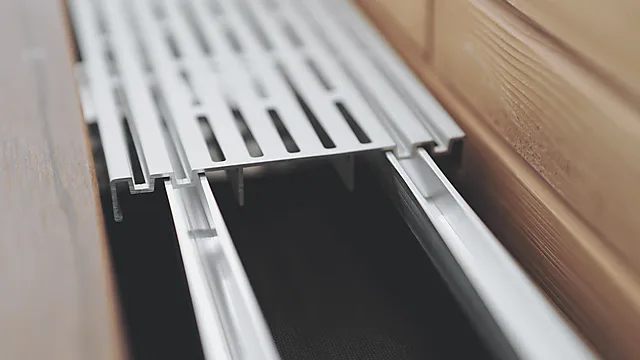 Støttelist ventilasjon Kebony